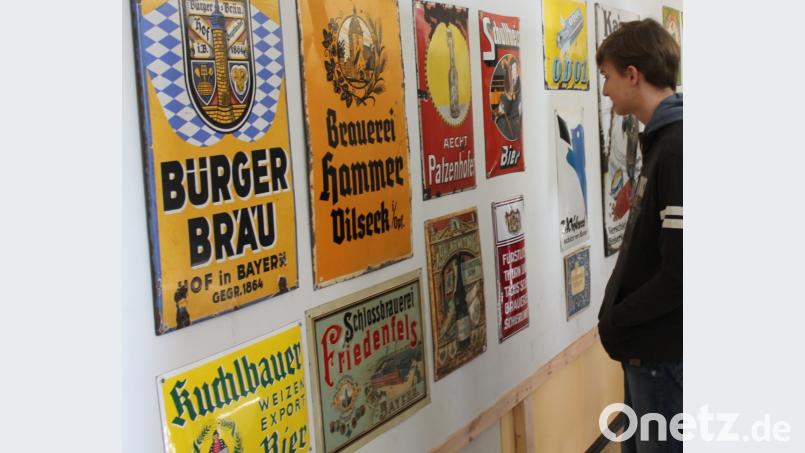 So manches Reklameschild strahlt nostalgischen Charme bei der Betrachtung aus. Über 2000 Besucher kamen bisher in das Reklame-Museum. Bild: dl