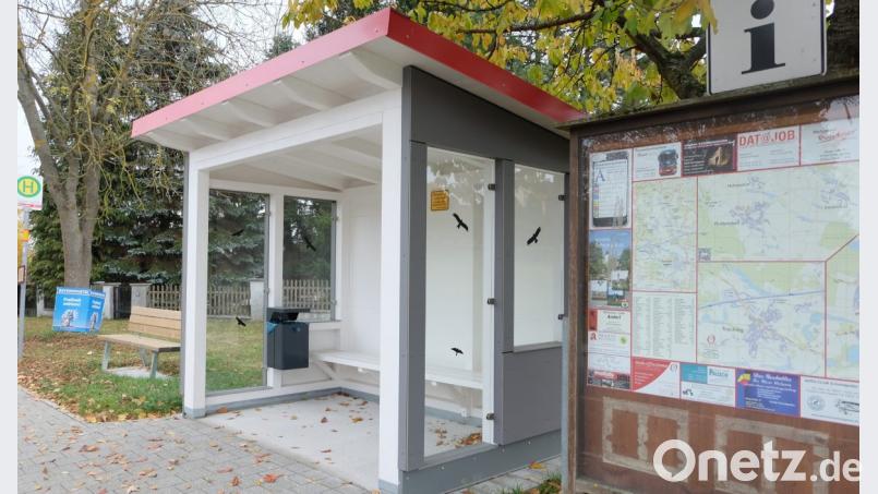 Die Gemeinde Schmidgaden errichtete acht Buswartehäuschen. Die Gesamtkosten liegen einschließlich Bauhofleistungen bei rund 130 000 Euro. Der Freistaat Bayern gewährte einen Zuschuss in Höhe von 40 000 Euro. Bild: ohr