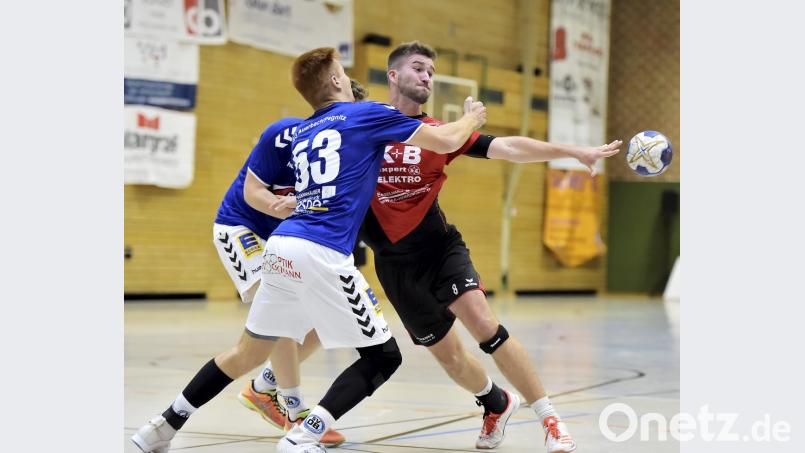 Jonas Rohrbach (rechts) war mit sieben Treffern bester Werfer des HC Sulzbach. Bild: Hubert Ziegler