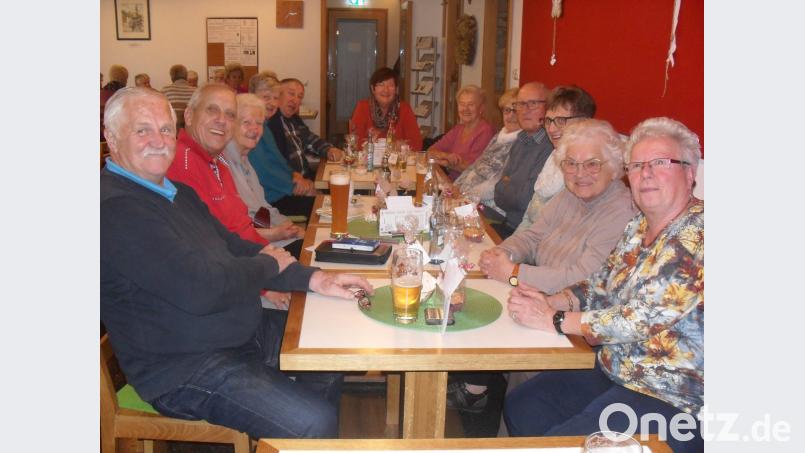 Gemütliches Beisammensein der Wanderfreunde. Bild: exb
