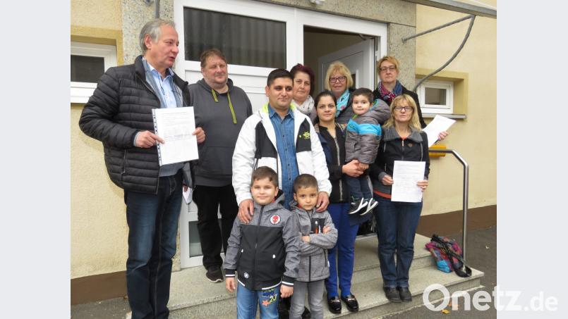 Viele Freunde aus Waldsassen und dem Landkreis Tirschenreuth wollen der Familie Gazimov (Mitte) helfen, damit sie hier bleiben kann. Bild: ubb