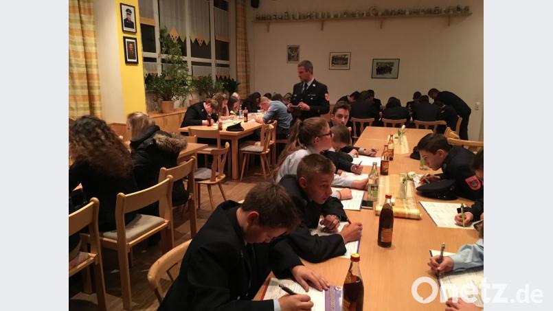 Wissenstest der Jugendfeuerwehren im Feuerwehrgerätehaus Bärnau. Bild: exb