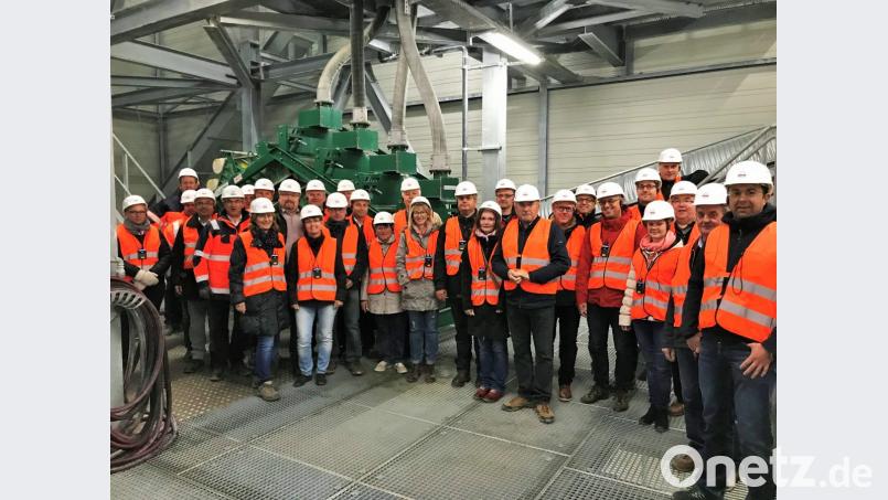 Der Höhepunkt des Informationsbesuches: Die Werksführung durch die vier Stockwerke des modernen Sand- und Kieswerkes Schnaittenbach. Bild: e