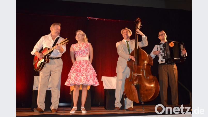 Mit Schwung und Temperament sangen sich "Conny und die Sonntagsfahrer " in die Herzen des begeisterten Publikums. Bild: bnr