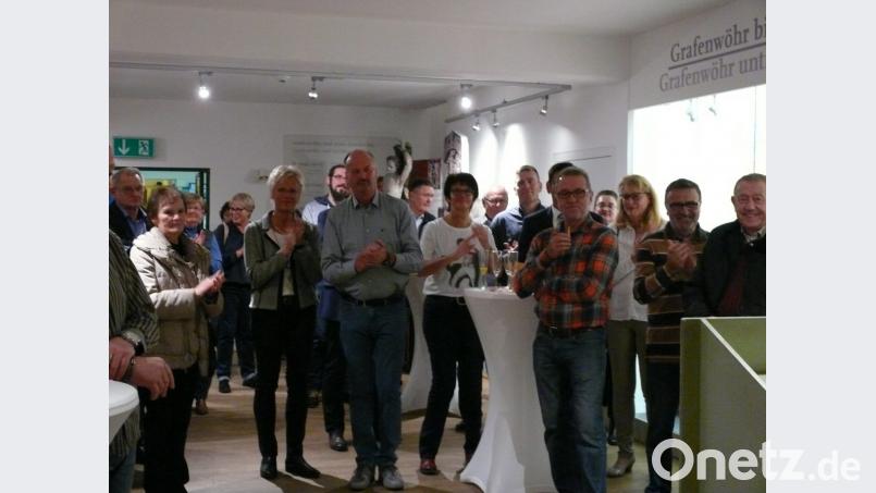 Rund 50 geladene Gäste kommen zur Eröffnung der Sonderausstellung &quot;60 Jahre Elvis Presley in Grafenwöhr&quot;. Bild: abu