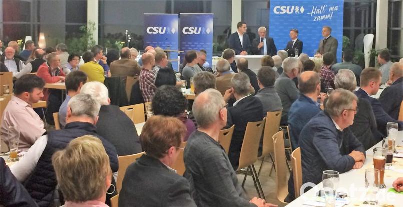 Kein Blatt vor dem Mund nahm MdEP Albert Deß im Kemnather Foyer. Bild: mez