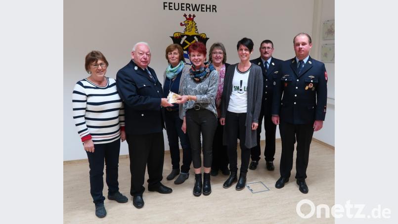 Spendenübergabe der MoK-Gruppe an den Feuerwehrverein Bild: ern