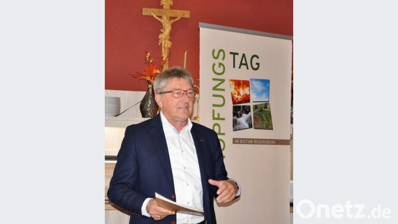 Georg Schlapp, Chef des bayerischen Naturschutzfonds, rüttelt mit seinem Impulsvotrag die Zuhörer auf. Bild: es