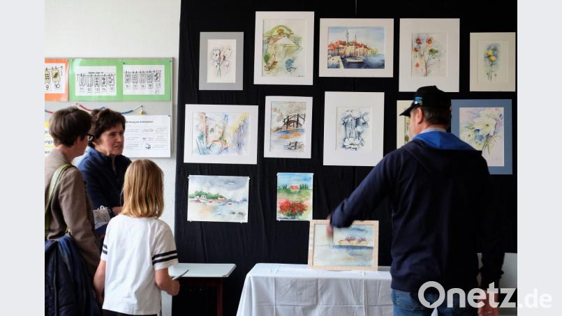 Bei den Etzenrichter Aquarellmalern gab es zwar nichts zu kaufen, aber ihre Werke die sie präsentierten, würden in jede größere Kunstausstellung passen. Bild: wlr