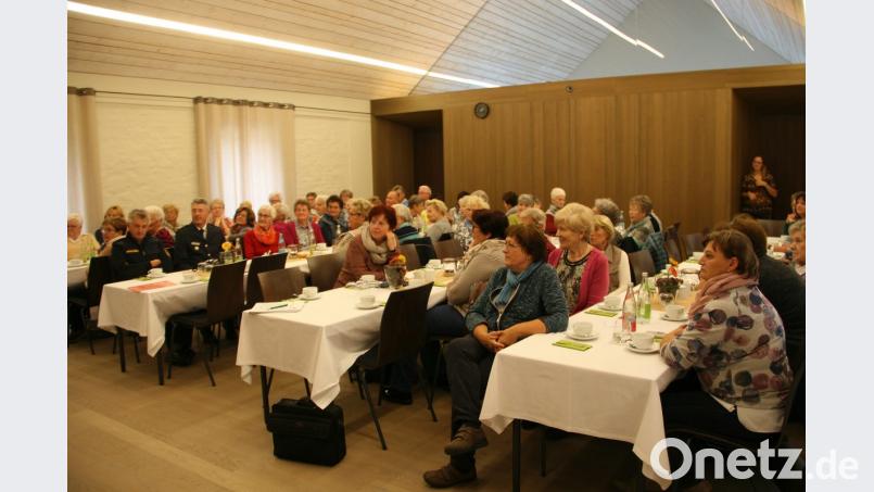 Vor Betrügereien und Diebereien könne man sich schützen. Wie, das erfuhren die Senioren im Tagungszentrum. Bild: wro