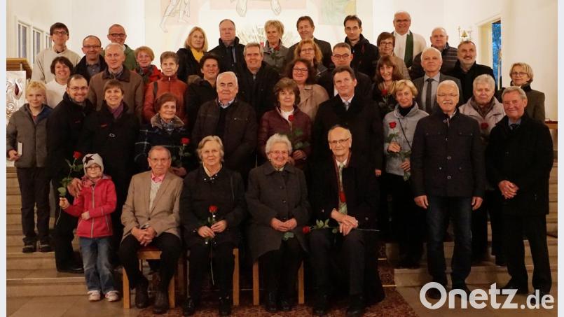 Die Pfarreiengemeinschaft Herz Jesu und St. Johannes feierte mit den Ehejubilaren einen Festgottesdienst. Bild: Kunz