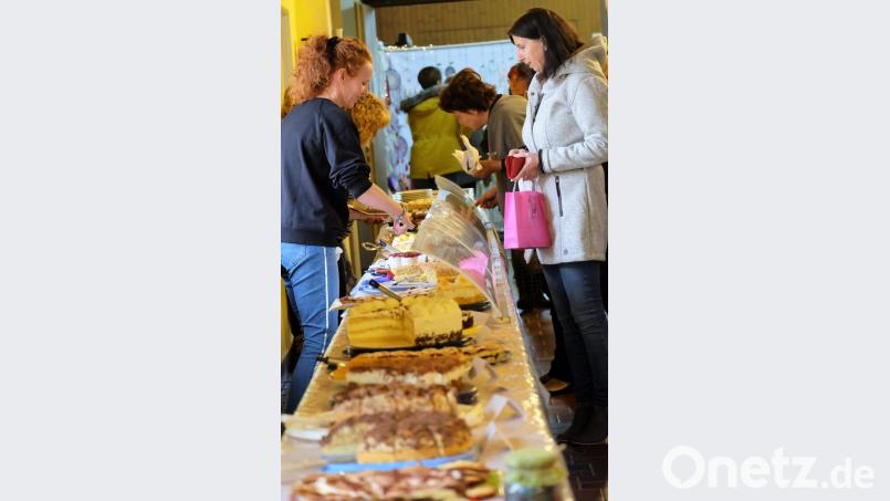 Die über acht Meter lange Kuchentheke war an beiden Tagen wieder ein besonderes Highlight für die Besucher und die Aussteller. Bild: wlr