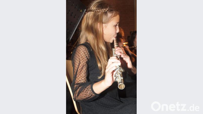 Eine junge Musikerin der Riedener Blaskapelle. Bild: sön