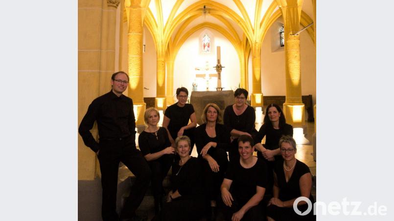 Unter der Leitung von Kirchenmusiker Jonathan Brell entstand aus den Cousinen ein Vokalensemble mit großer Klangfülle. Bild: exb