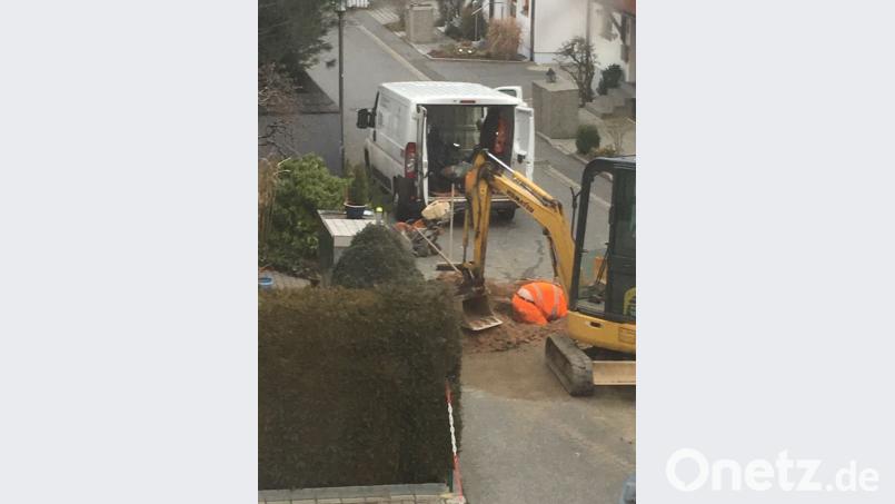 Eine Firma hat in der Parksteiner Straße die Straße aufgegraben, ohne Genehmigung. Bild: privat