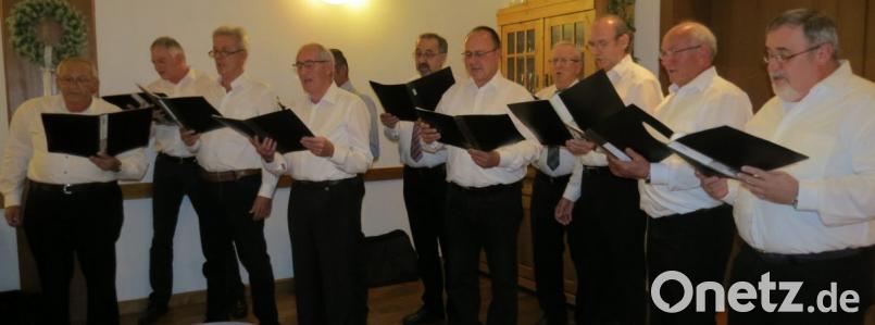 Der Männerchor unter Leitung von Maria Meyer sorgte für die gesangliche Umrahmung des Festabends. Bild: tja