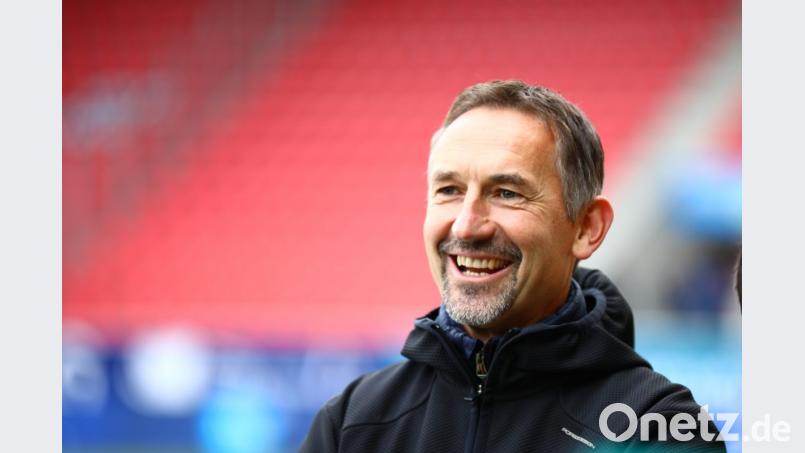 Mit Punkt und Mannschaft zufrieden: Jahn-Trainer Achim Beierlorzer. Bild: jrh