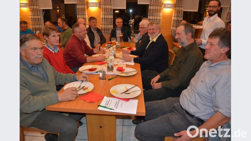 Zahlreich waren die Landwirte aus dem Landkreis zum Ortsobmännertreffen nach Großbüchlberg gekommen. Bild: jr
