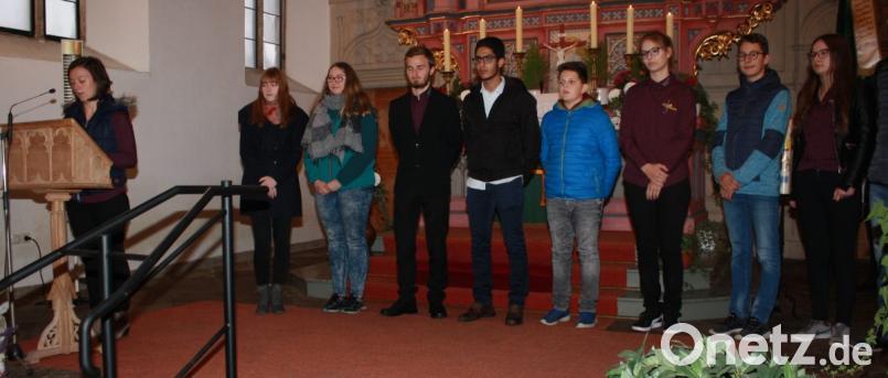 Verabschiedung Pfarrer Michael Kelinske: Auch eine zweite Jugendgruppe verabschiedet sich von Pfarrer Michael Kelinske. Bild: lk