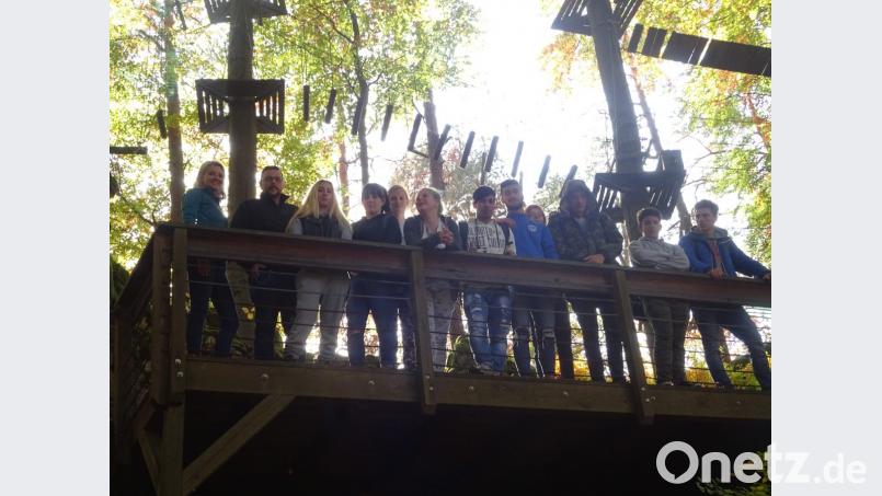 Die Schülergruppe im Abenteuerwald in Betzenstein Bild: wrm