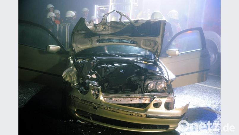 Nach dem Zusammenstoß mit einem Sattelzug war der BMW der Unfallverursacherin nicht mehr fahrtüchtig. Bild: gf