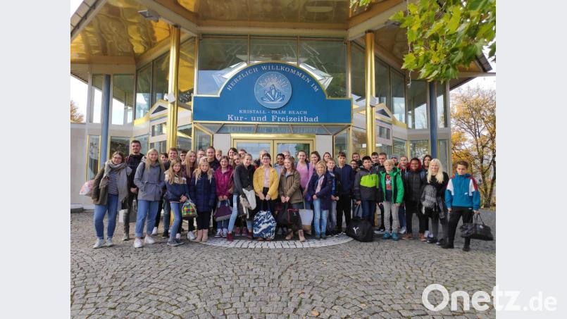 Tolle Stunden verbringt die Kemnather Kolpingjugend im Freizeitbad Kristall Palm Beach Bild: ebx/Maria Heser