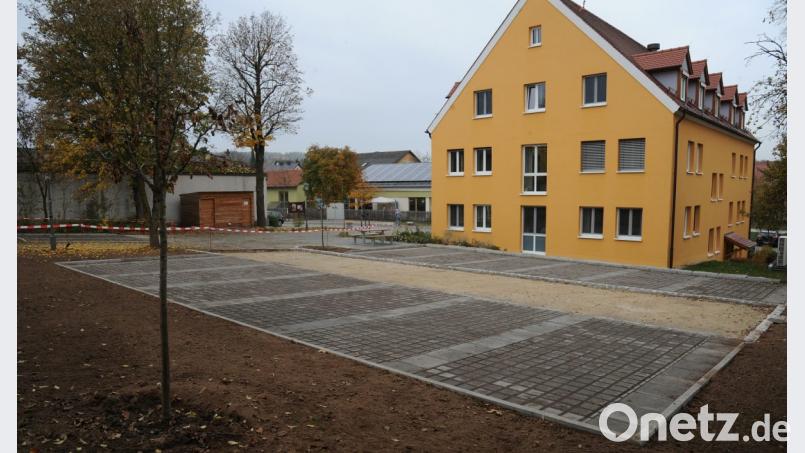 Im Zentrum Poppenrichts werden 16 neue Parkplätze angelegt. Bild: gfr
