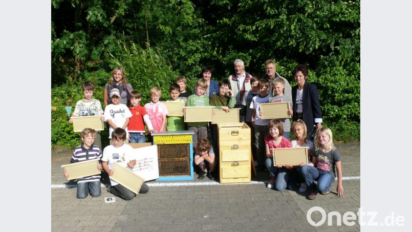 Der Königsteiner Imkerverein betreut auch die Schulbienen. Ihr Honig erfreut sich großer Beliebtheit. Bild: wku