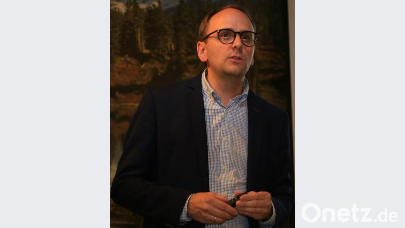 Hubert Hofmann von der Hauptgeschäftsstelle des Bauernverbands bot den Landwirten an, den Verband mit Verhandlungen zu einer Rahmenvereinbarung mit Tennet zu beauftragen. Damit würden Entschädigungen einheitlich geregelt. Bild: ch