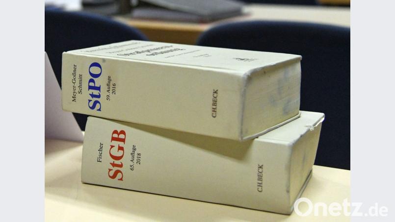 Er hat Polizisten verletzt. Ein 19-Jähriger bekam vor Gericht trotzdem noch eine Chance. Nicht zuletzt, weil er jetzt eine Lehrstelle hat. Bild: Henning Kaiser/dpa