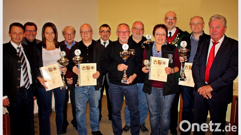 Die Stadtmeister mit den Ehrengästen. Bild: R. Kreuzer