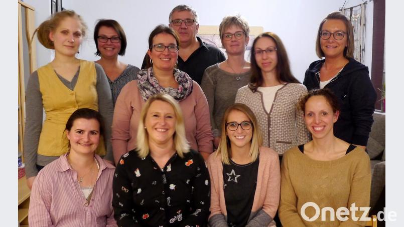 Der Vorstand des brandneuen Fördereinvereins mit (vorne, von links) Carina Gmeiner, Katja Buchner, Sabrina Kett und Julia Lindner sowie
hinten, von links Veronika Beuthner, Katrin Fischer, Susanne Gradl-Puttke, Thomas Buchner, Marina Höfner, Evelyn Weidner, Verena Beege. Bild: mef
