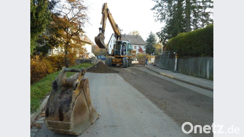 Kein Durchkommen: Die Eigelsberger Straße ist seit Monaten fest in der Hand der Bauarbeiter. Bild: Portner