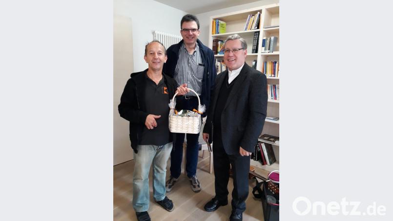 Für das Wochenende bedankte sich (von links) Vorsitzender Hans Herrmann bei Präses Wolfgang Dietz und Direktor Manfred Strigl. Bild: exb