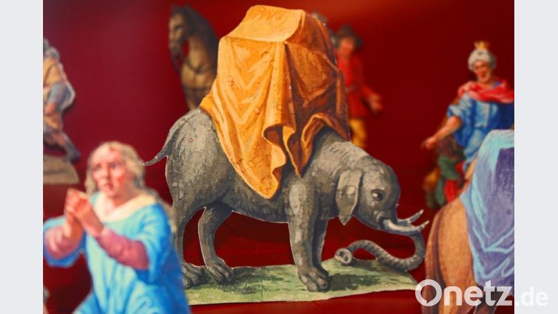 Mit seinem Elefanten für die &quot;Tirschenreuther Papierkrippe&quot; hat Maurus Fuchs ein originelles Element geschaffen. Die ungewöhnliche Darstellung könnte auch als markanter Werbeträger herhalten. Bild: exb