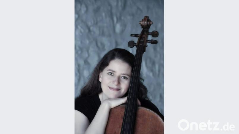 Die gebürtige Vohenstraußerin und Cellistin Ulrike Hofmann spielt am Freitag mit dem Nimrod-Ensemble bei der Gedenkfeier zum 9. November im Bundestag. Die Feier wird live im ZDF übertragen. Bild: Marco Adriani