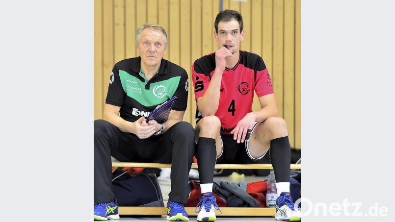 Spielertrainer David Fecko (rechts) mit Teammanager Gerd Spies vom VC Amberg. Bild: Ziegler