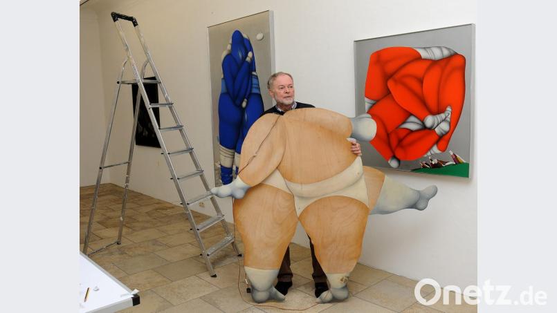 Nicht nur in Amberg kennt man sie, die Muskelprotze von Günter Dollhopf, bunte, pralle, deftige Giganten mit „aufgeblasenen“ Körpern. Der renommierte Künstler verstarb am 28. April dieses Jahres. Bild: Stephan Huber