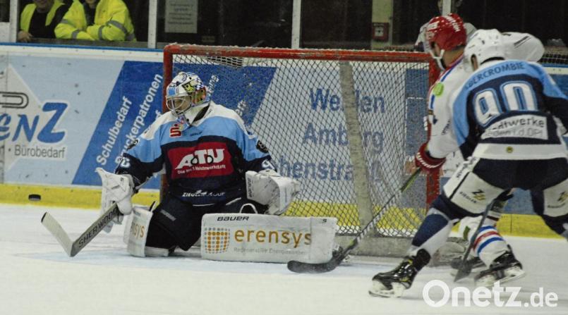 Goalie Daniel Filimonow ist einer der besten Spieler der Blue Devils im bisherigen Saisonverlauf. Nach 14 Spielen liegen die Weidener in der Oberliga Süd auf Platz zehn. Bild: gb