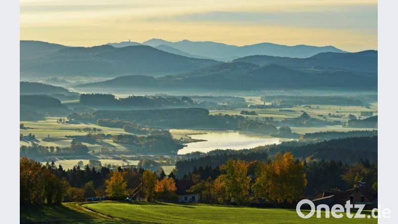 Die Aussicht an diesem Morgen reichte bis zu den Gipfeln des Bayerischen Waldes. Bild: Günter Moser