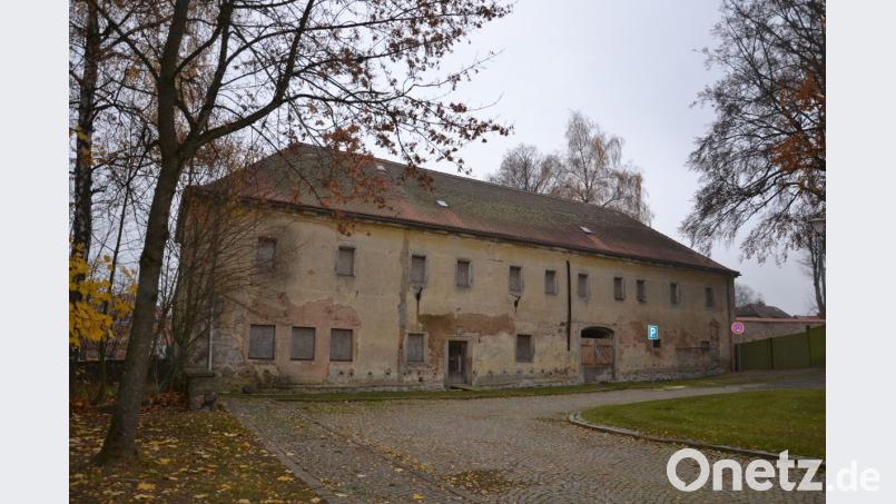 Das ehemalige Forstamtsgebäude soll für fünf Millionen Euro saniert werden. Eigentümer ist der Landkreis Neustadt. Die Stadt Vohenstrauß nimmt das Objekt in das Städtebauförderprogramm mit auf. Bild: ck