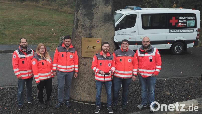 Die Tirschenreuther BRK-Gruppe mit einer Drohne am Abreisetag. Bild: BRK