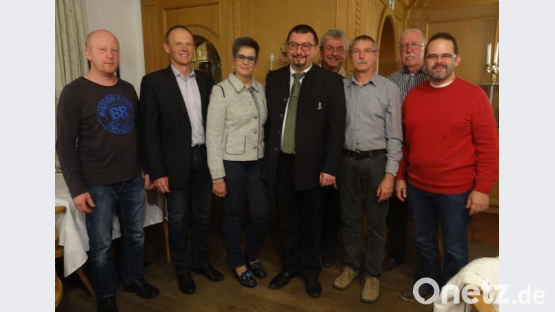 Mit Hubert Süß (Mitte) zieht die Bürgerliste Bodenwöhr in den Bürgermeister-Wahlkampf. Bild: exb