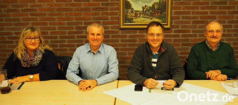 Sie leiten die Kreisversammlung der Grünen (von links) Birgit Mayer, Schriftführerin Kreisverband Neustadt; Landtags-Direktkandidat Klaus Bergmann, Stephan Korb Sprecher des Kreisverbands Weiden und Günter Stalinski, Schriftführer des Kreisverbands Weiden Bild: Bühner