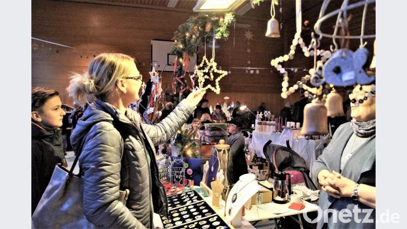 Weihnachtsdekoration aus Perlmutt. Bild: arw