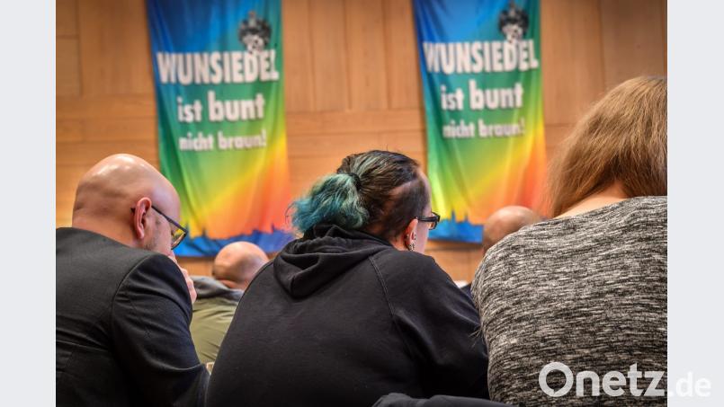 Gut 80 Vertreter von Kirchen, Gewerkschaften, Verwaltung und Politik nahmen am Wunsiedler Forum teil. Bild: Florian Miedl