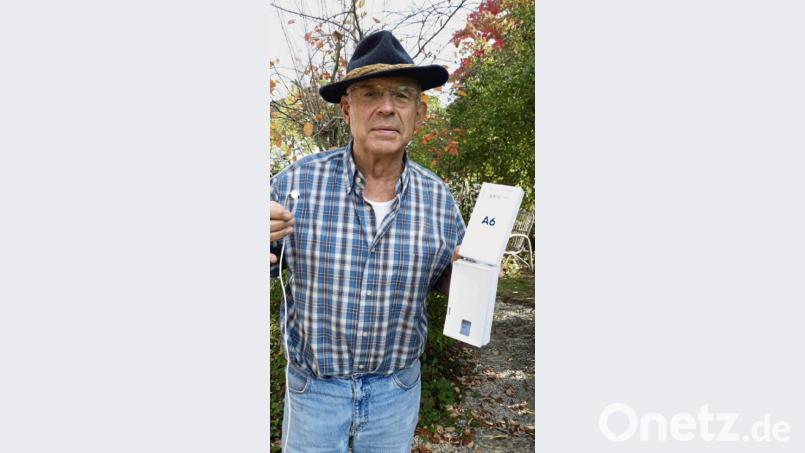 Zunächst bleiben Peter Lehmeier nur sein Ladekabel und eine leere Handy-Hülle. Bild: exb