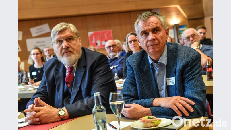 Bürgermeister Karl-Willi Beck (links) und Martin Becher (rechts) vom bayerischen Bündnis für Toleranz. Bild: Florian Miedl