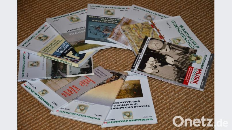 Die "Zehn" hat der Heimatkundliche Arbeitskreis mit seinen Publikationen bereits voll gemacht. Sämtliche Bände sind im Waidhauser Rathaus erhältlich. Bild: fjo