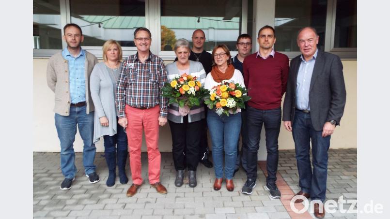 Bei der Ehrung (von links): Wolfgang Roggenhofer, Sylvia Wunschel, Konrad Moskal, Roswitha Schmidt, Stefan Walter, Helga Kummert, Daniel Pohl, Alexander Greiner und Roland Strehl. Bild: e